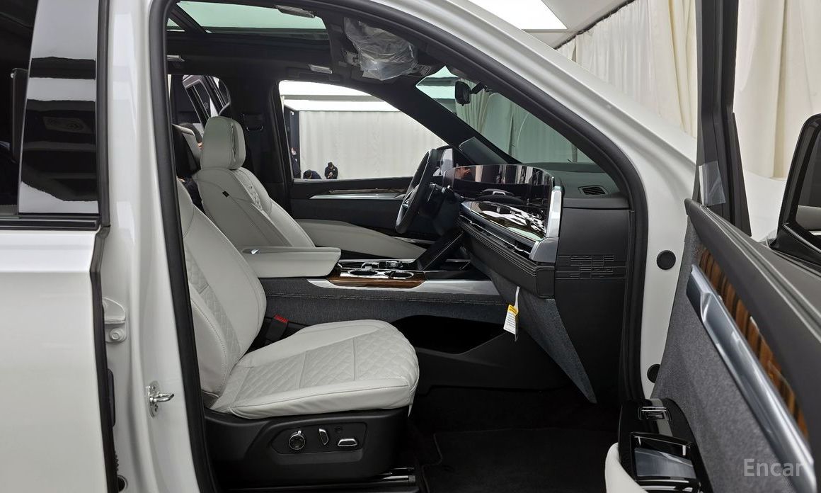 2025 Cadillac Escalade V 6.2 ESV ESV Sports Platinum с пробегом 3 995 км