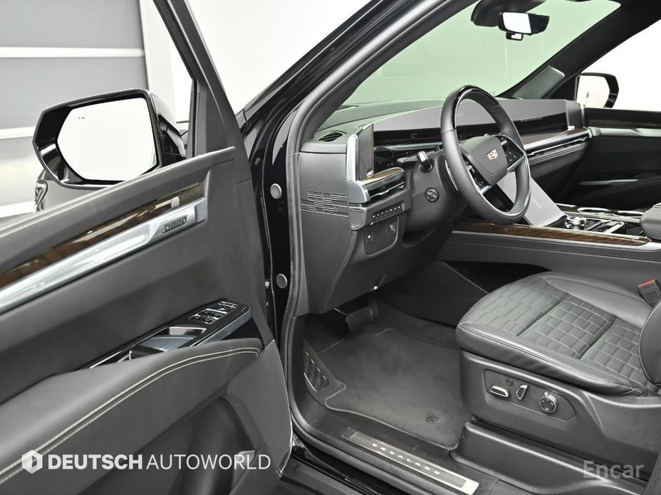 2025 Cadillac Escalade V 6.2 ESV ESV Sports Platinum с пробегом 3 935 км