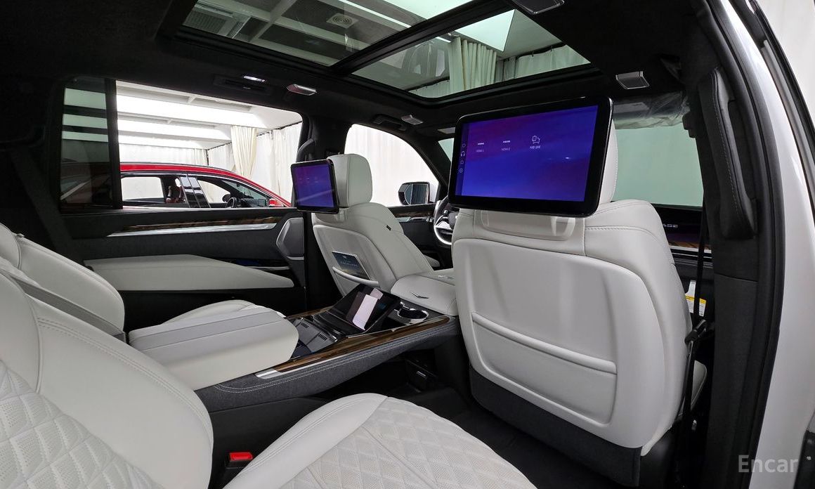 2025 Cadillac Escalade V 6.2 ESV ESV Sports Platinum с пробегом 3 995 км