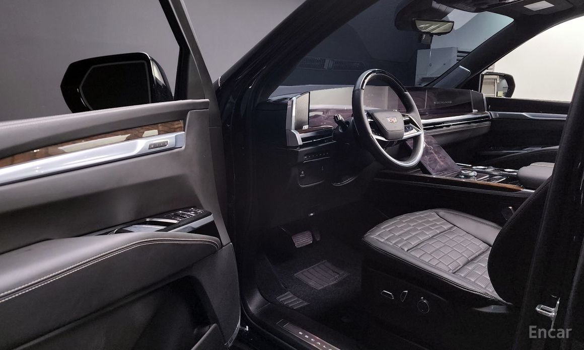 2025 Cadillac Escalade V 6.2 ESV ESV Sports Platinum с пробегом 11 104 км