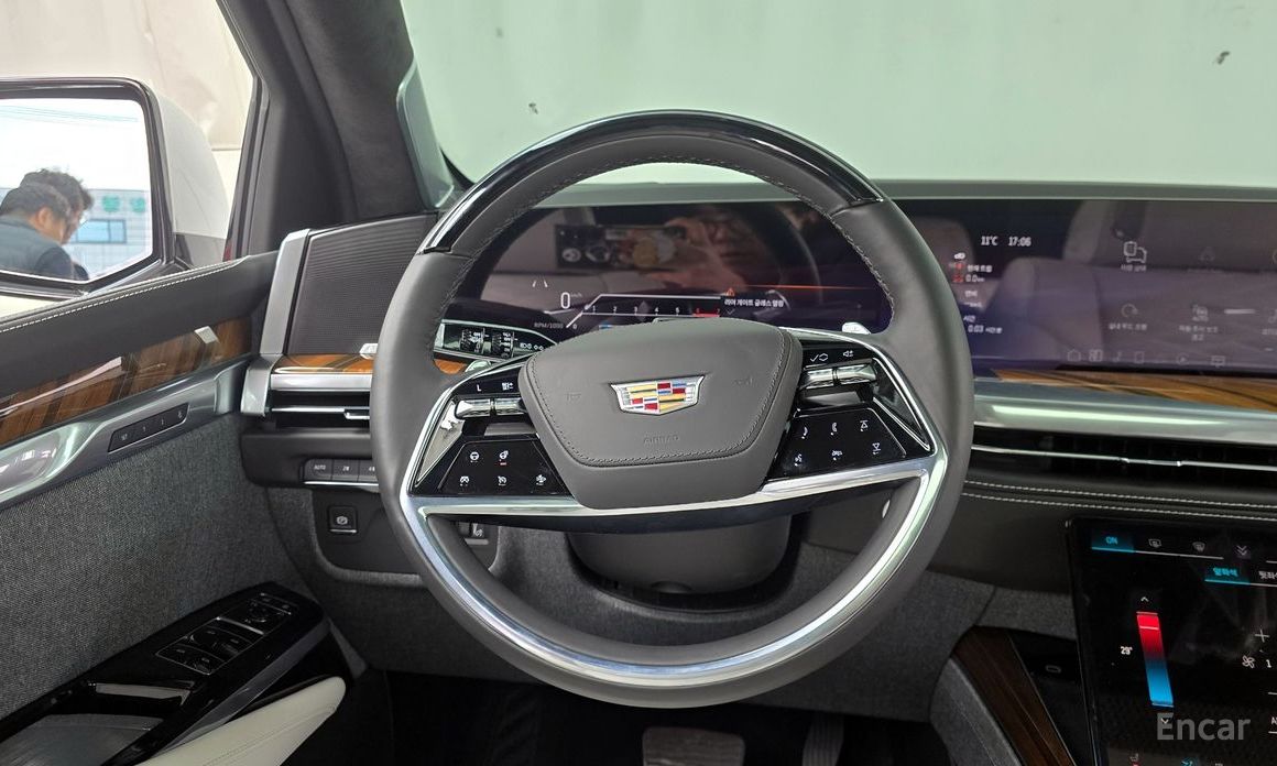 2025 Cadillac Escalade V 6.2 ESV ESV Sports Platinum с пробегом 3 995 км