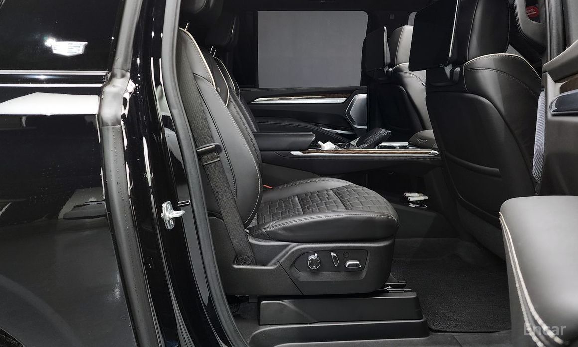 2025 Cadillac Escalade V 6.2 ESV ESV Sports Platinum с пробегом 11 104 км