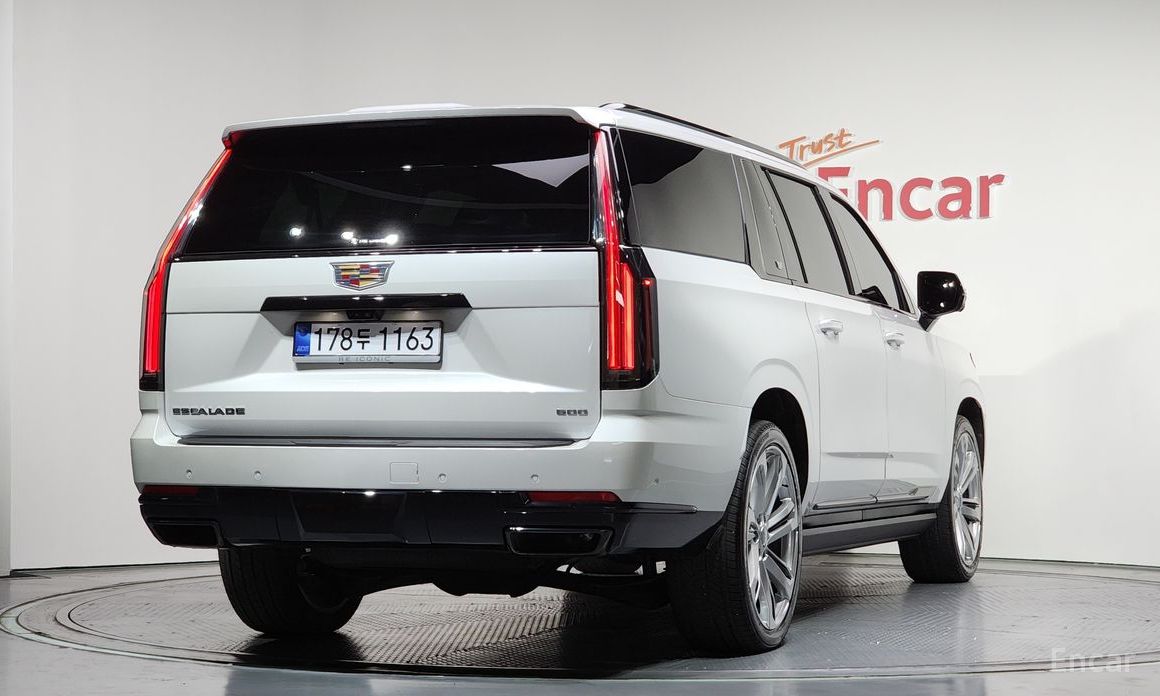 2025 Cadillac Escalade V 6.2 ESV ESV Sports Platinum с пробегом 14 837 км