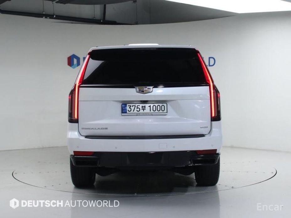 2023 Cadillac Escalade V 6.2 Sports Platinum с пробегом 30 833 км