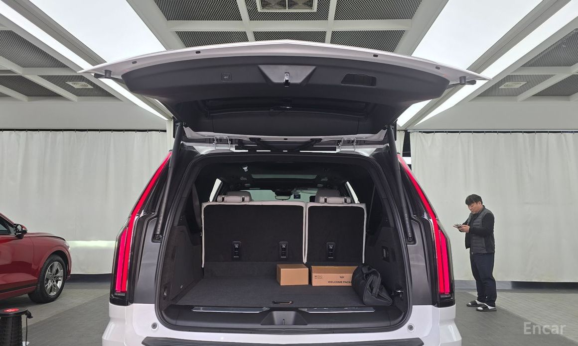 2025 Cadillac Escalade V 6.2 ESV ESV Sports Platinum с пробегом 3 995 км