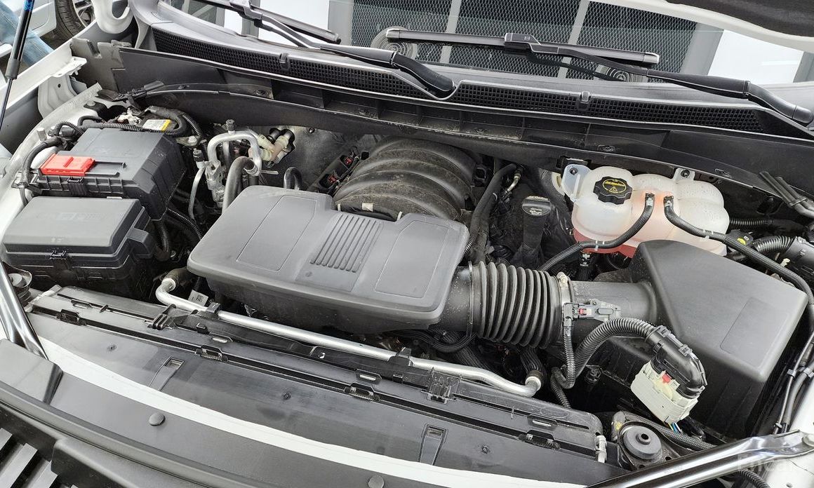 2025 Cadillac Escalade V 6.2 ESV ESV Sports Platinum с пробегом 14 837 км