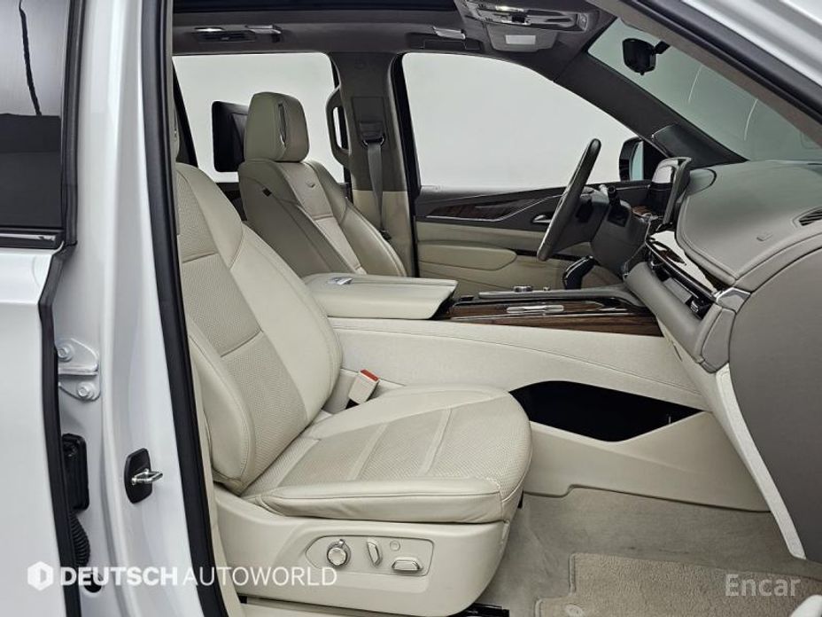 2023 Cadillac Escalade V 6.2 Sports Platinum с пробегом 30 833 км