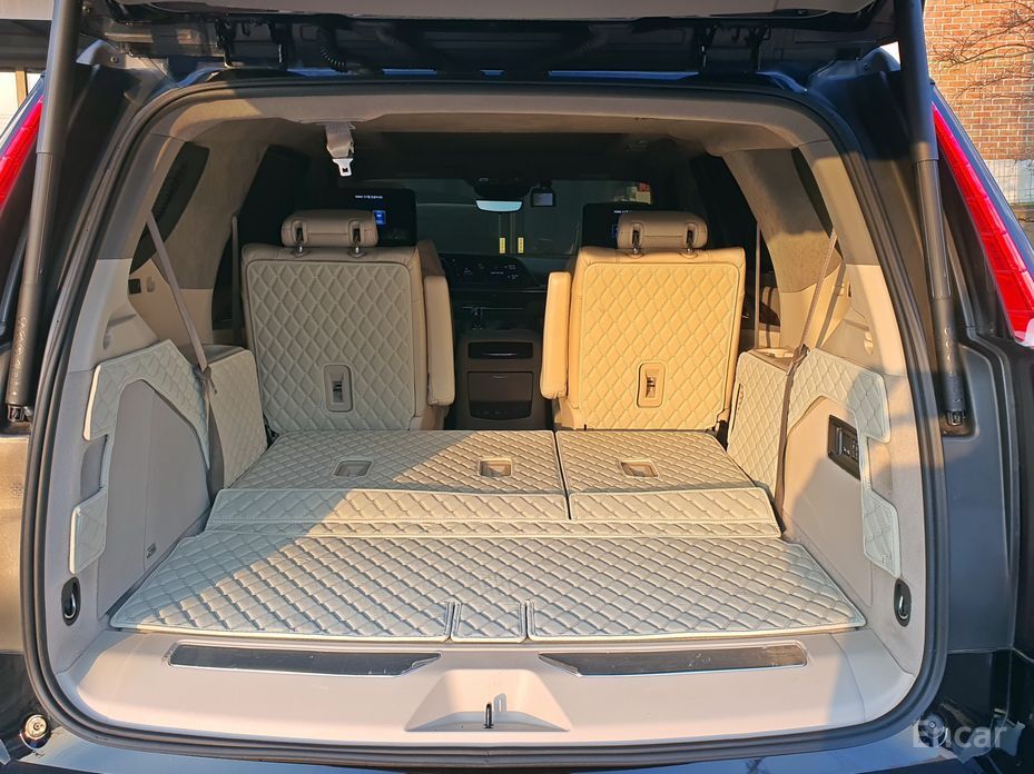 2022 Cadillac Escalade V 6.2 Sports Platinum с пробегом 26 305 км