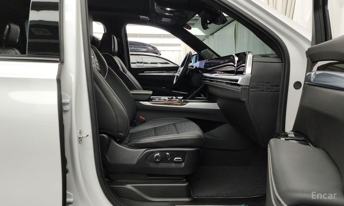 2025 Cadillac Escalade V 6.2 ESV ESV Sports Platinum с пробегом 14 837 км