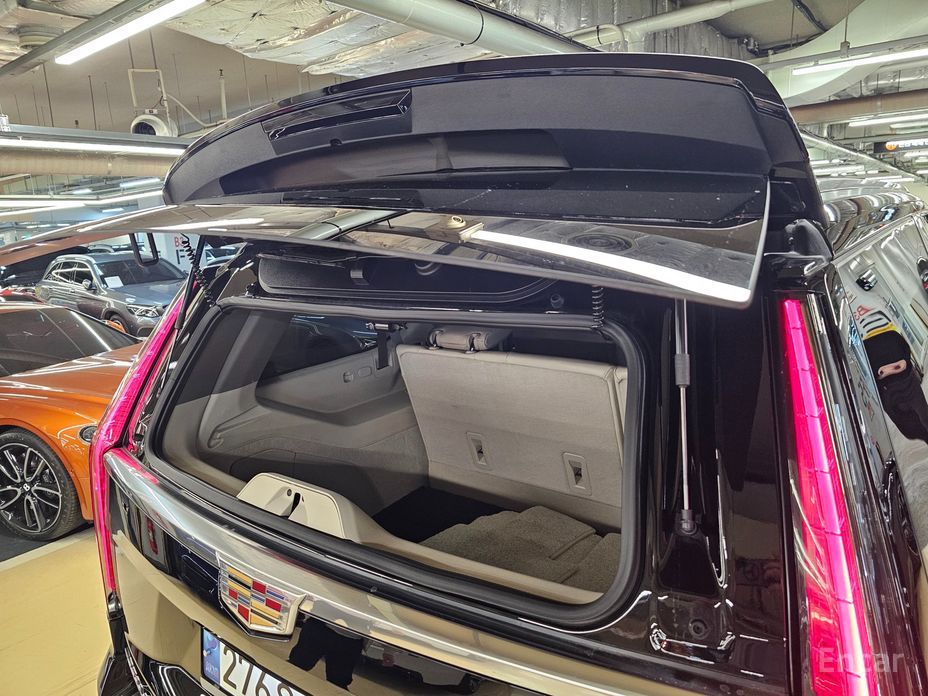 2022 Cadillac Escalade V 6.2 ESV ESV Premium Luxury Platinum с пробегом 35 613 км