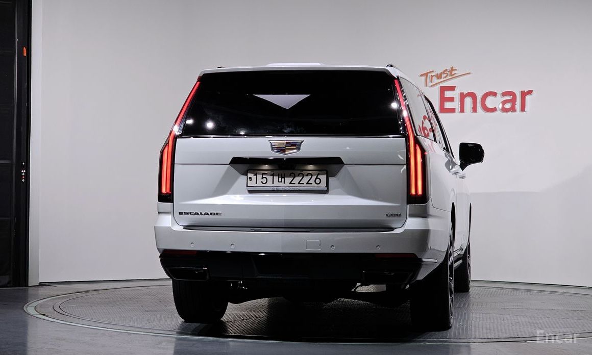 2025 Cadillac Escalade V 6.2 ESV ESV Sports Platinum с пробегом 5 888 км