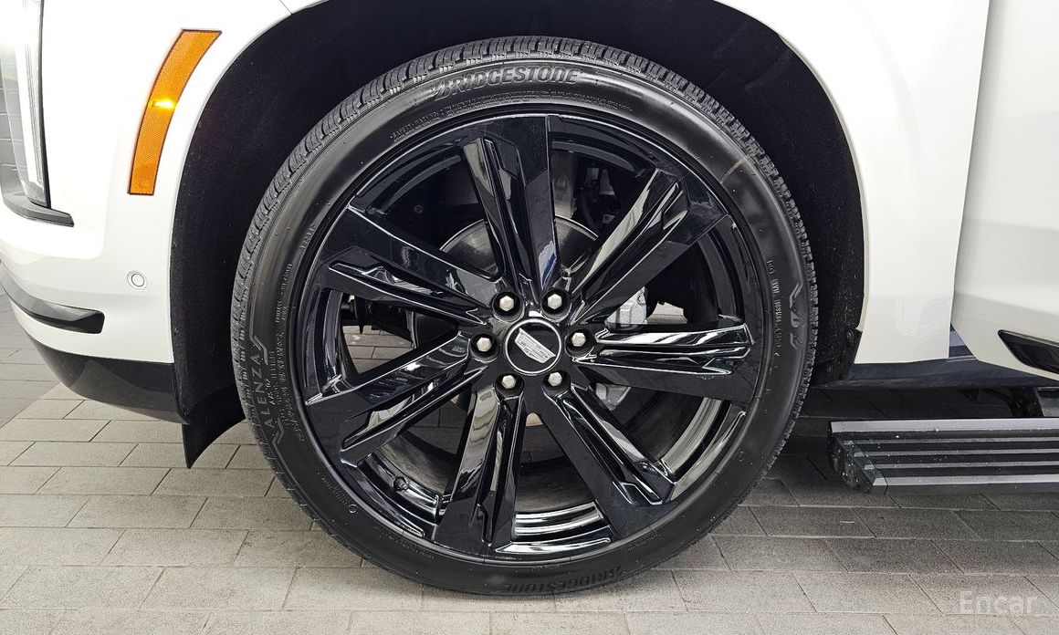 2025 Cadillac Escalade V 6.2 ESV ESV Sports Platinum с пробегом 5 888 км