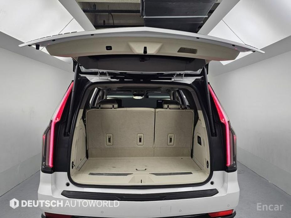 2023 Cadillac Escalade V 6.2 Sports Platinum с пробегом 30 833 км