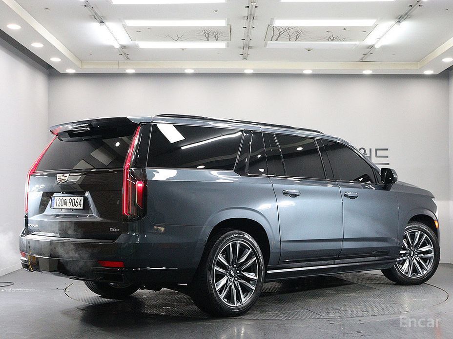 2021 Cadillac Escalade V 6.2 ESV ESV Sports Platinum с пробегом 78 953 км