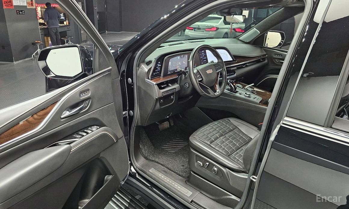 2022 Cadillac Escalade V 6.2 ESV ESV Premium Luxury Platinum с пробегом 57 709 км