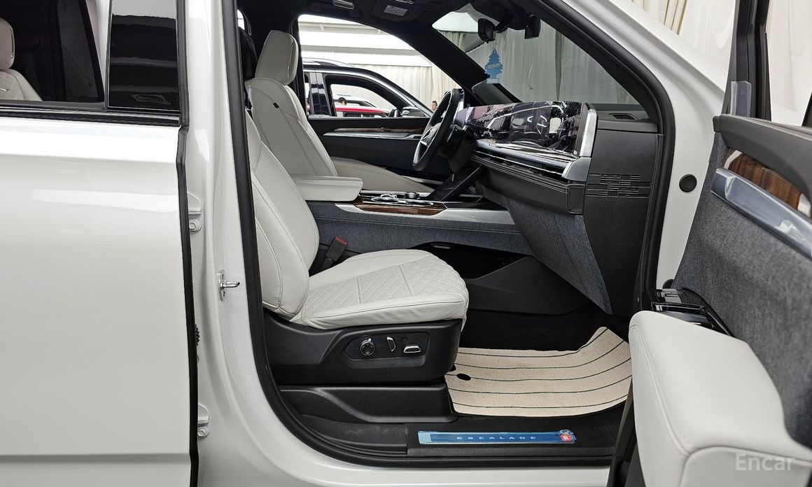 2025 Cadillac Escalade V 6.2 ESV ESV Sports Platinum с пробегом 5 888 км