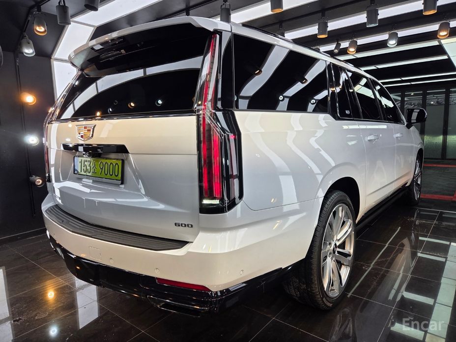 2025 Cadillac Escalade V 6.2 ESV ESV Sports Platinum с пробегом 1 550 км
