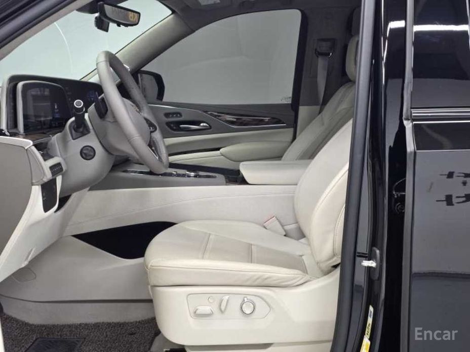 2023 Cadillac Escalade V 6.2 Sports Platinum с пробегом 16 334 км
