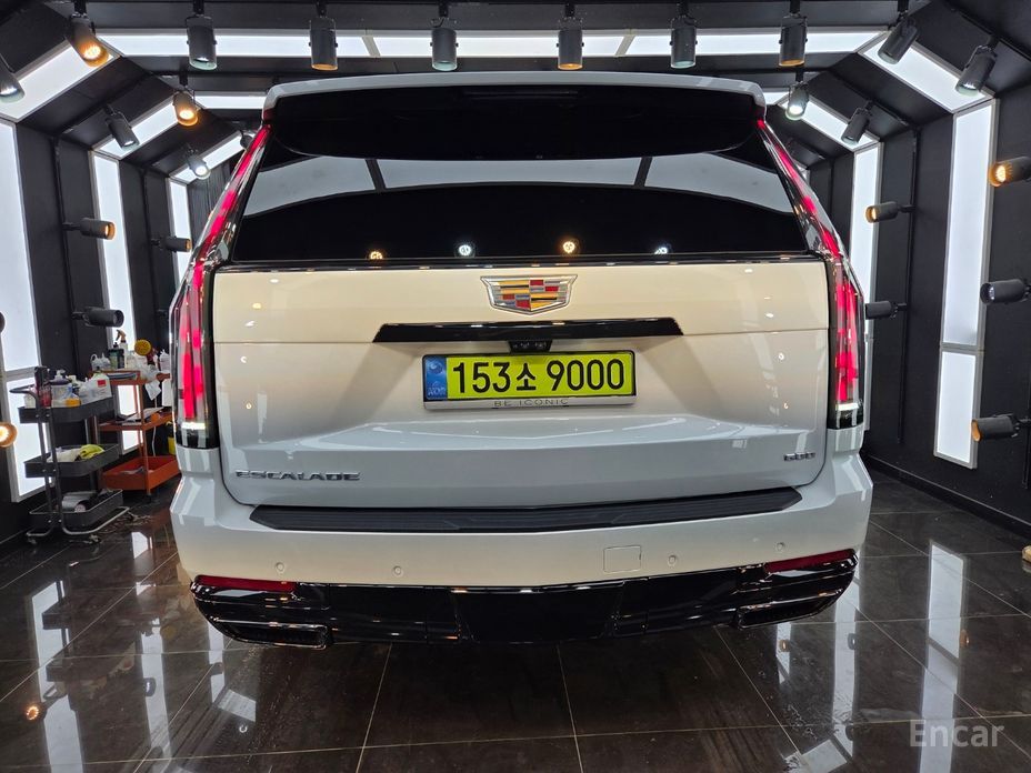 2025 Cadillac Escalade V 6.2 ESV ESV Sports Platinum с пробегом 1 550 км