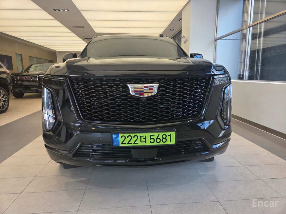 2025 Cadillac Escalade V 6.2 ESV ESV Sports Platinum с пробегом 9 244 км