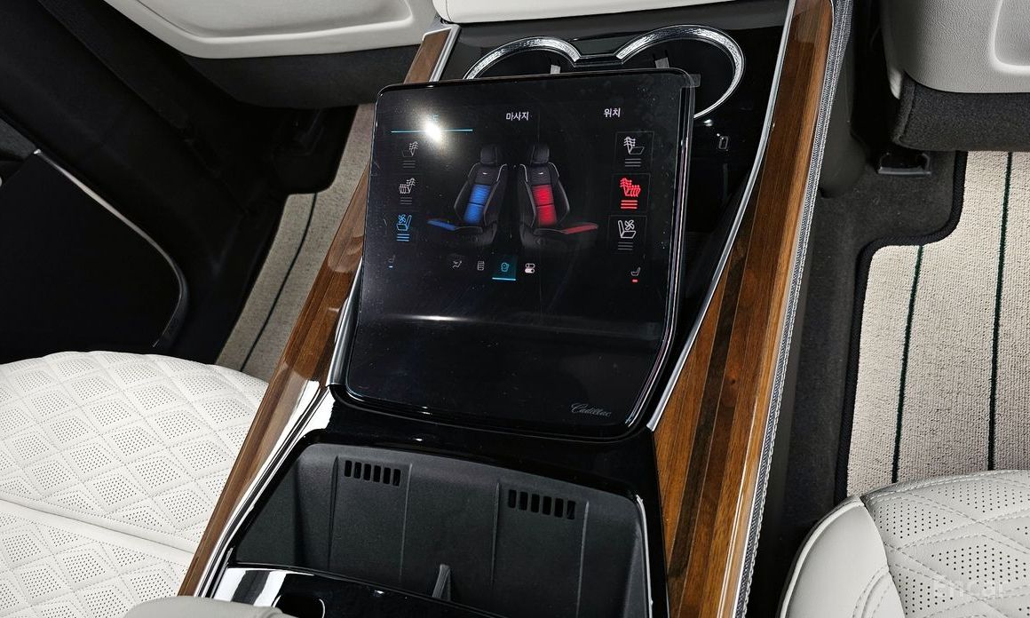 2025 Cadillac Escalade V 6.2 ESV ESV Sports Platinum с пробегом 5 888 км