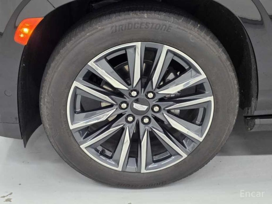 2023 Cadillac Escalade V 6.2 Sports Platinum с пробегом 16 334 км