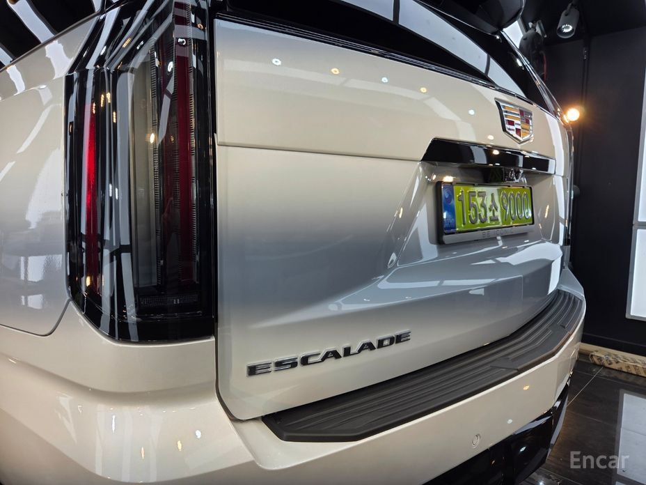 2025 Cadillac Escalade V 6.2 ESV ESV Sports Platinum с пробегом 1 550 км