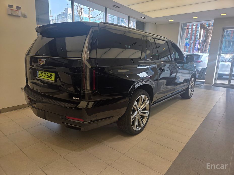 2025 Cadillac Escalade V 6.2 ESV ESV Sports Platinum с пробегом 9 244 км