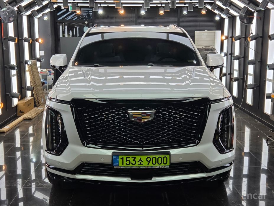2025 Cadillac Escalade V 6.2 ESV ESV Sports Platinum с пробегом 1 550 км