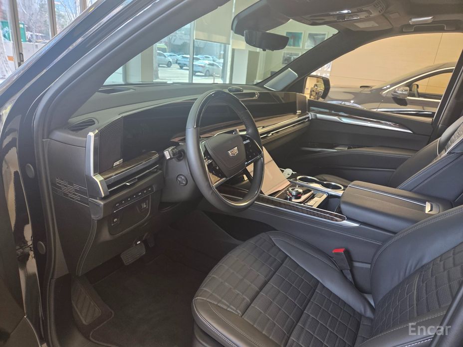2025 Cadillac Escalade V 6.2 ESV ESV Sports Platinum с пробегом 9 244 км