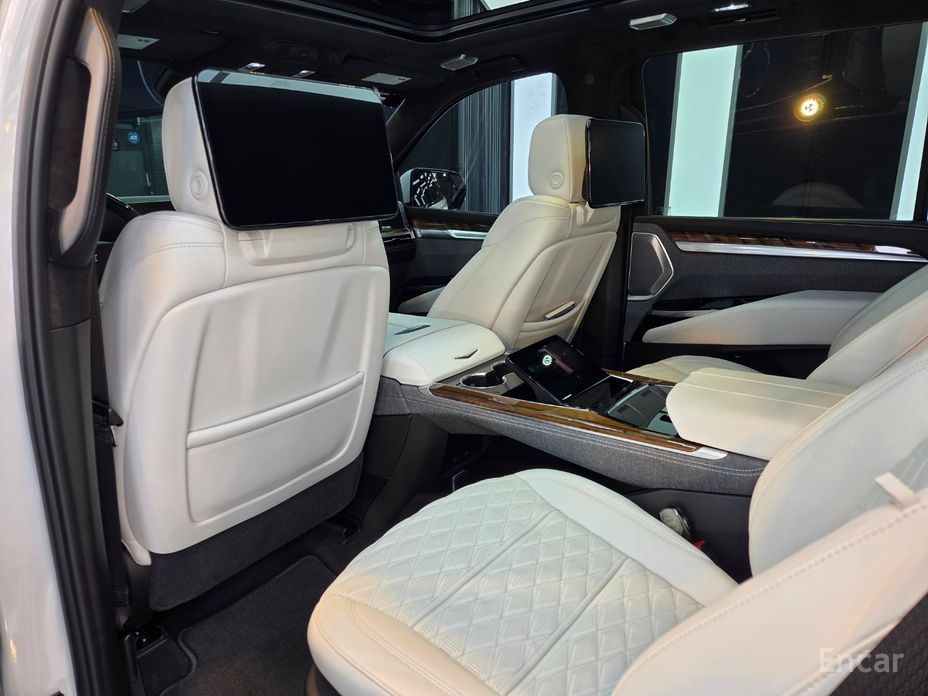 2025 Cadillac Escalade V 6.2 ESV ESV Sports Platinum с пробегом 1 550 км