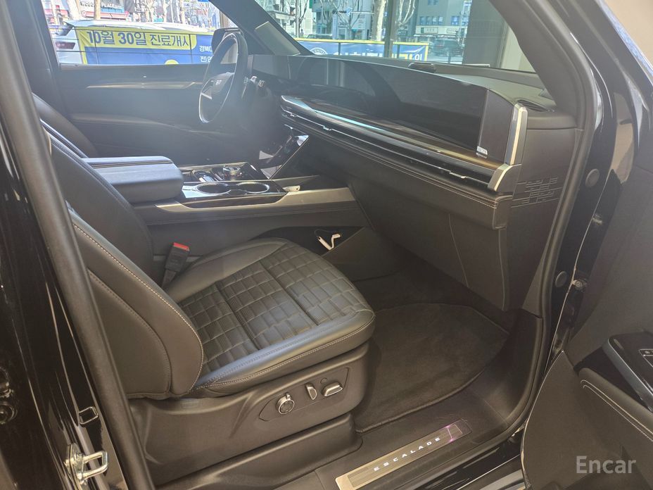 2025 Cadillac Escalade V 6.2 ESV ESV Sports Platinum с пробегом 9 244 км