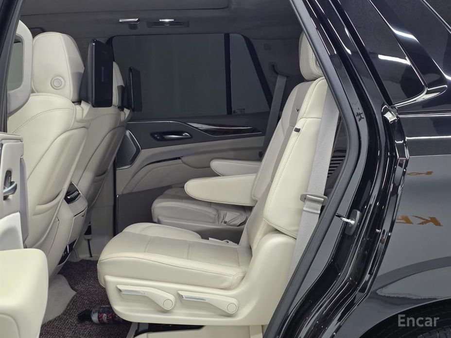 2023 Cadillac Escalade V 6.2 Sports Platinum с пробегом 16 334 км