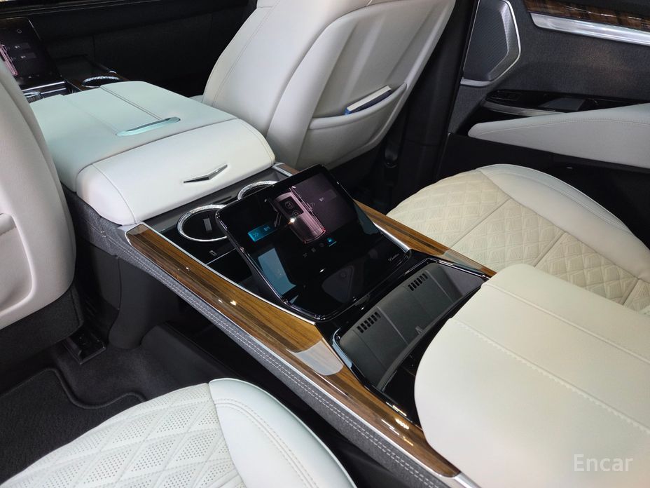 2025 Cadillac Escalade V 6.2 ESV ESV Sports Platinum с пробегом 1 550 км
