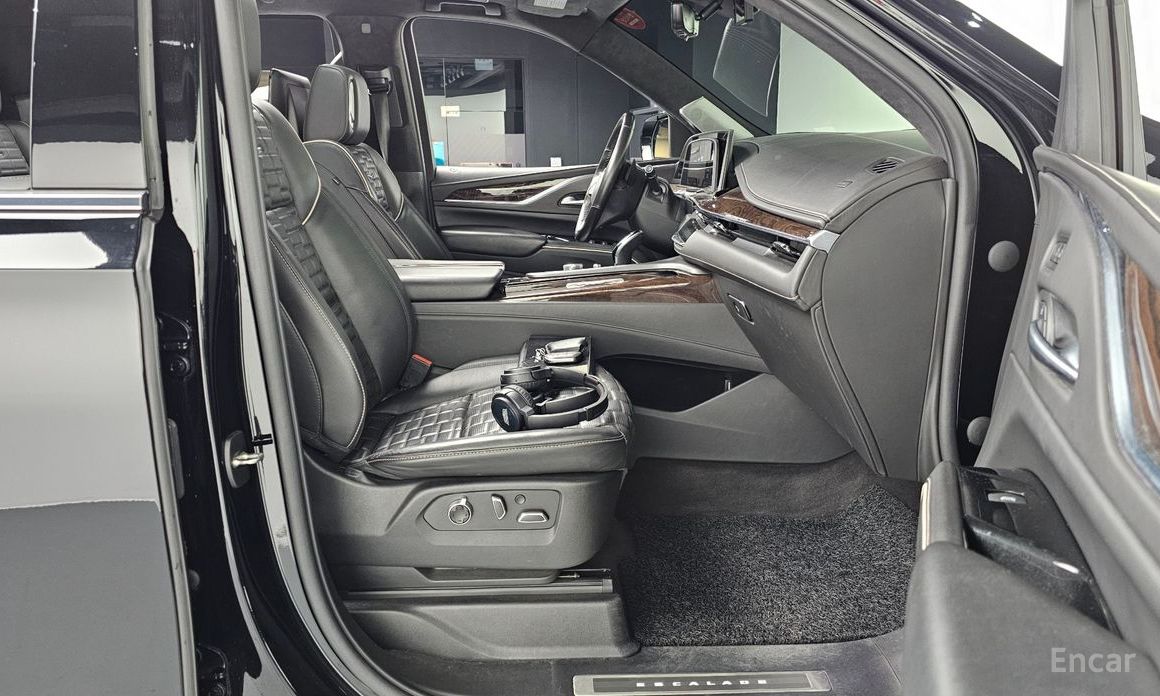2022 Cadillac Escalade V 6.2 ESV ESV Premium Luxury Platinum с пробегом 45 911 км