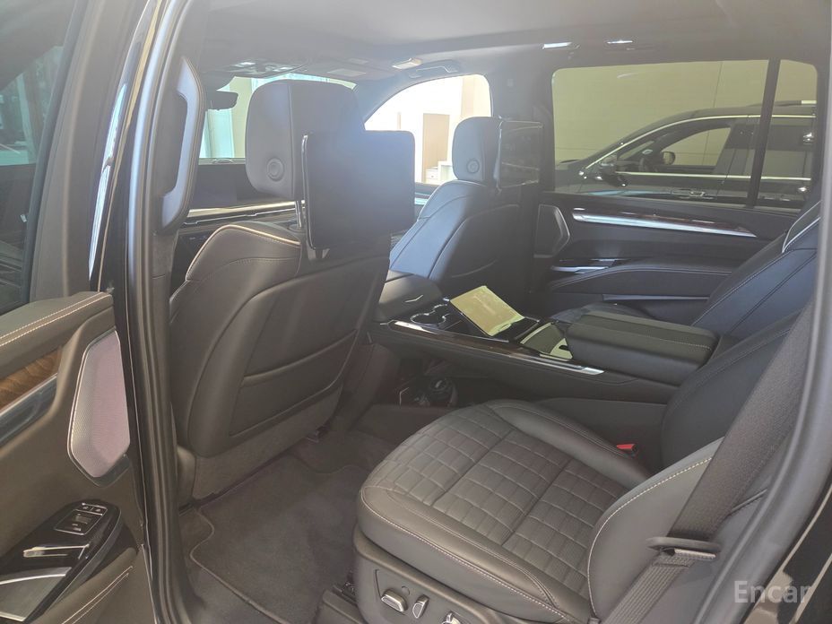 2025 Cadillac Escalade V 6.2 ESV ESV Sports Platinum с пробегом 9 244 км