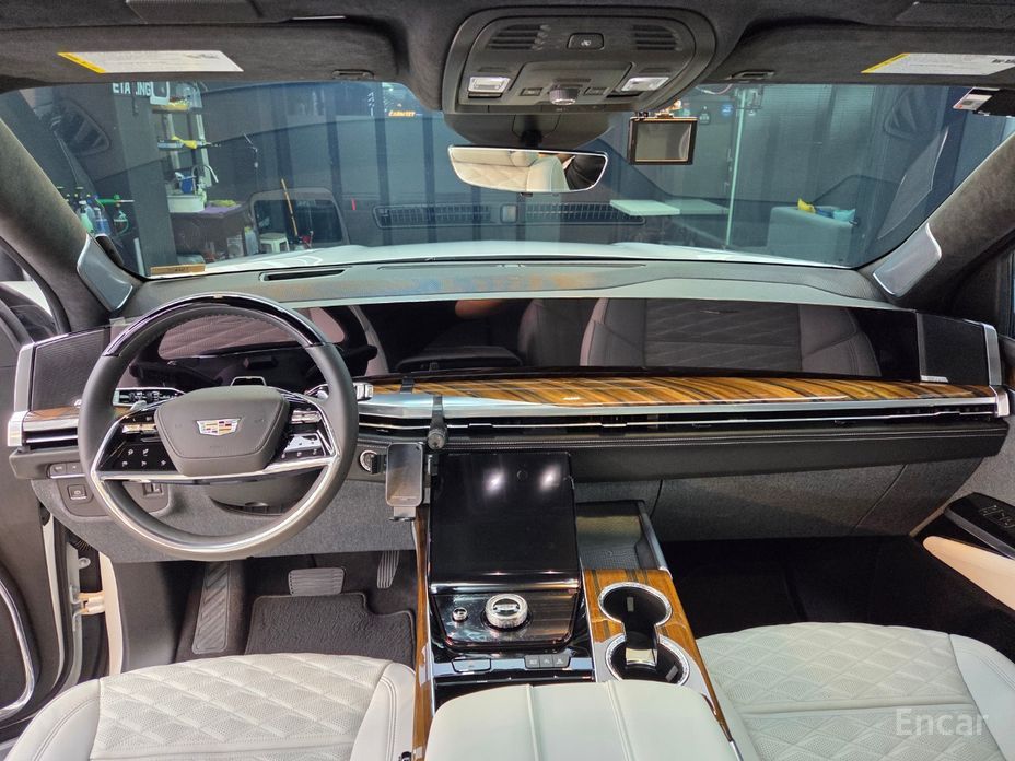 2025 Cadillac Escalade V 6.2 ESV ESV Sports Platinum с пробегом 1 550 км