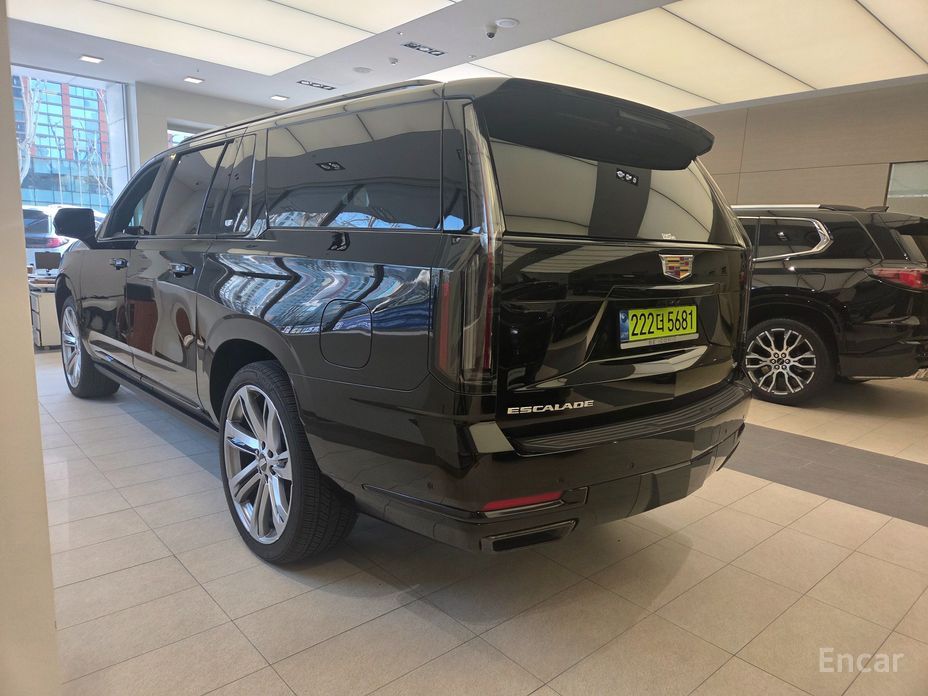 2025 Cadillac Escalade V 6.2 ESV ESV Sports Platinum с пробегом 9 244 км
