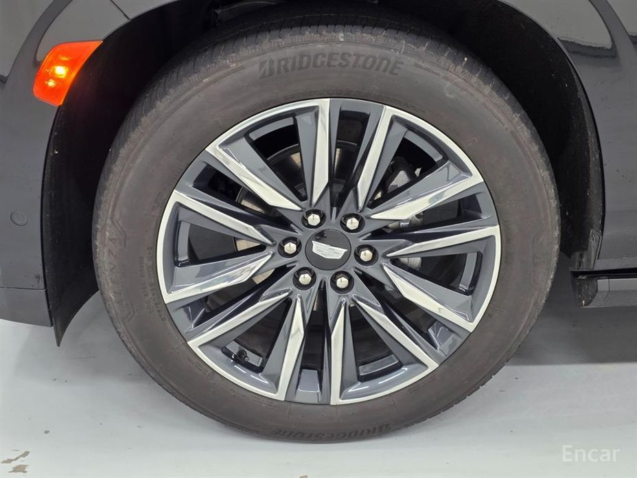 2023 Cadillac Escalade V 6.2 Sports Platinum с пробегом 16 334 км