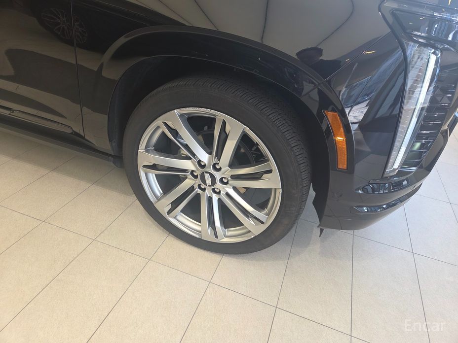 2025 Cadillac Escalade V 6.2 ESV ESV Sports Platinum с пробегом 9 244 км