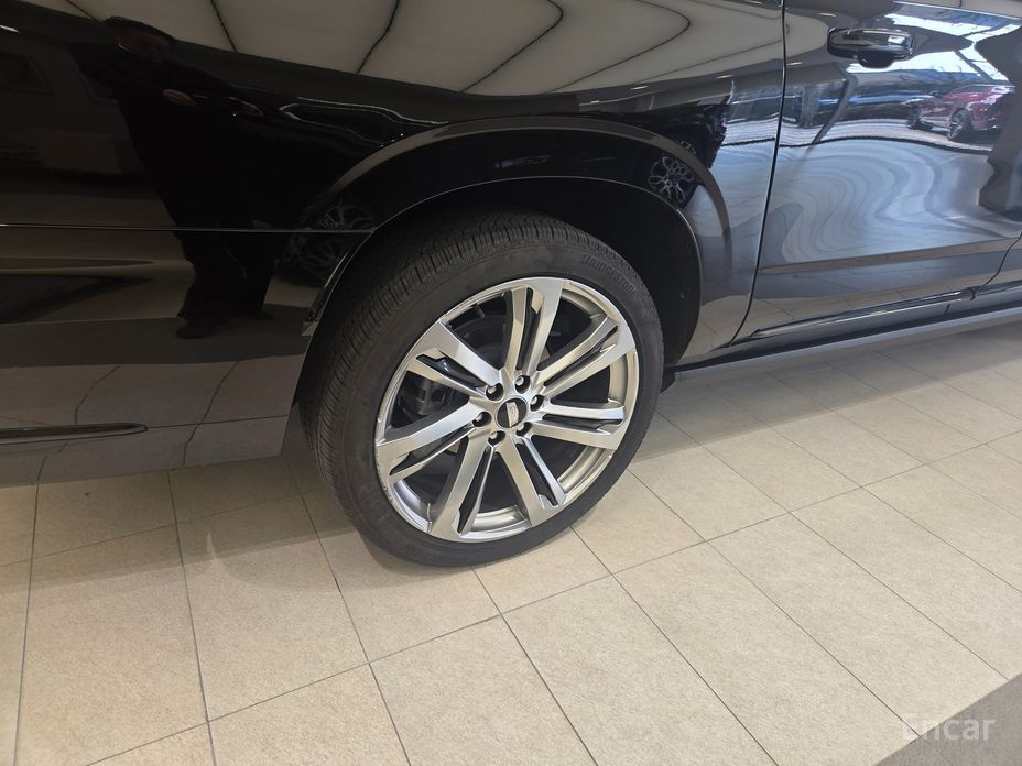 2025 Cadillac Escalade V 6.2 ESV ESV Sports Platinum с пробегом 9 244 км