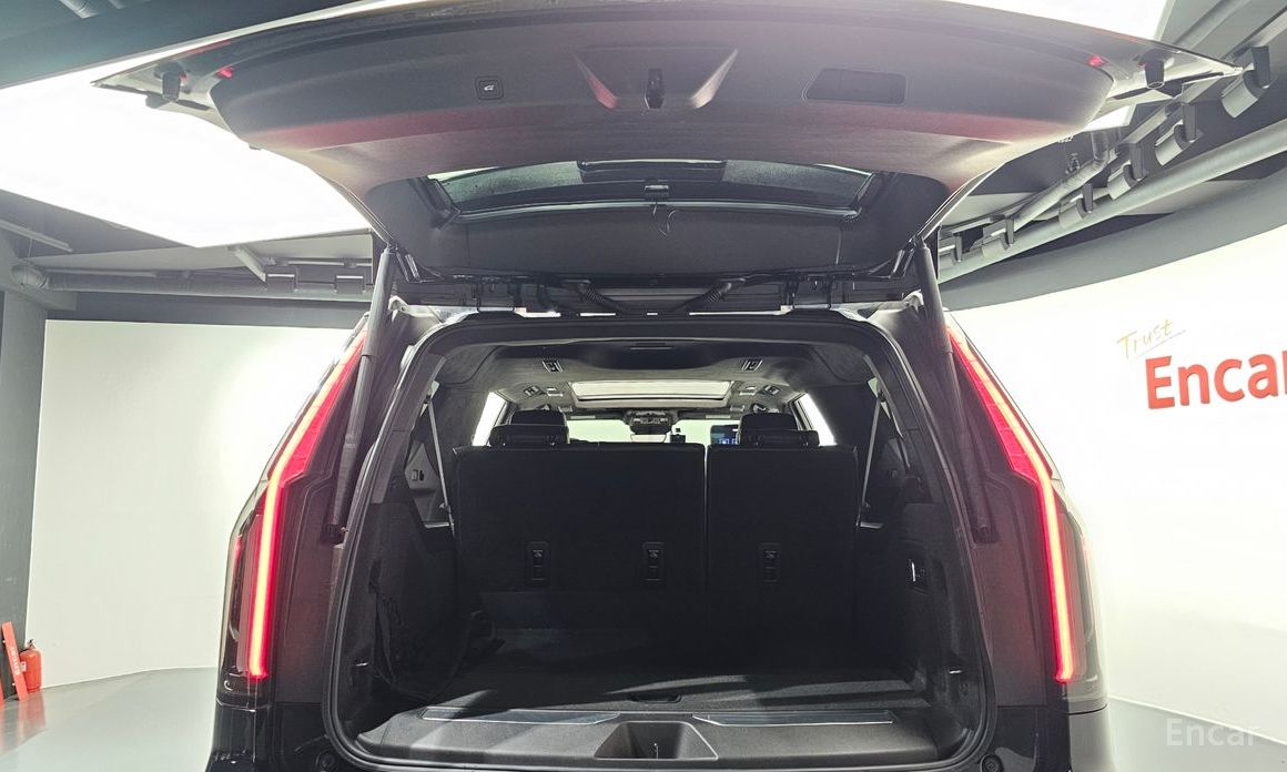 2022 Cadillac Escalade V 6.2 ESV ESV Premium Luxury Platinum с пробегом 45 911 км