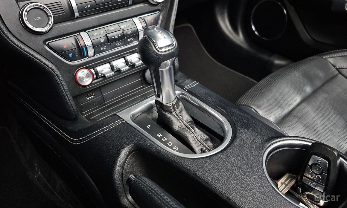 2022 Ford Mustang VI Рестайлинг Convertible с пробегом 49 877 км