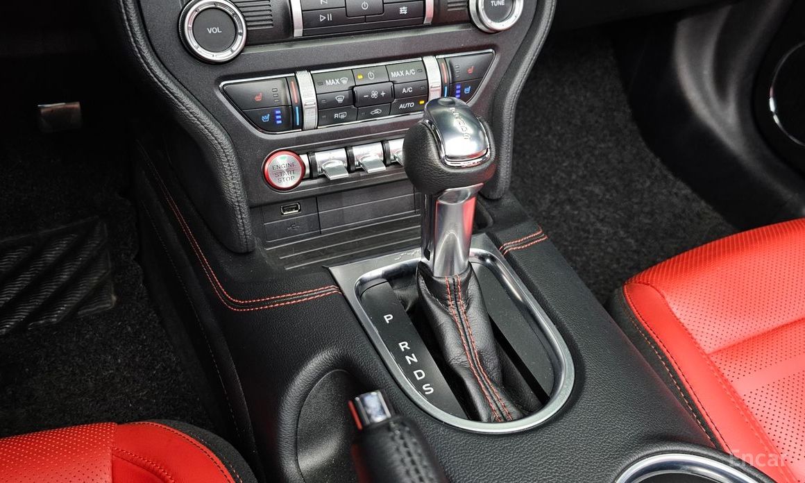 2023 Ford Mustang VI Рестайлинг Convertible с пробегом 32 174 км