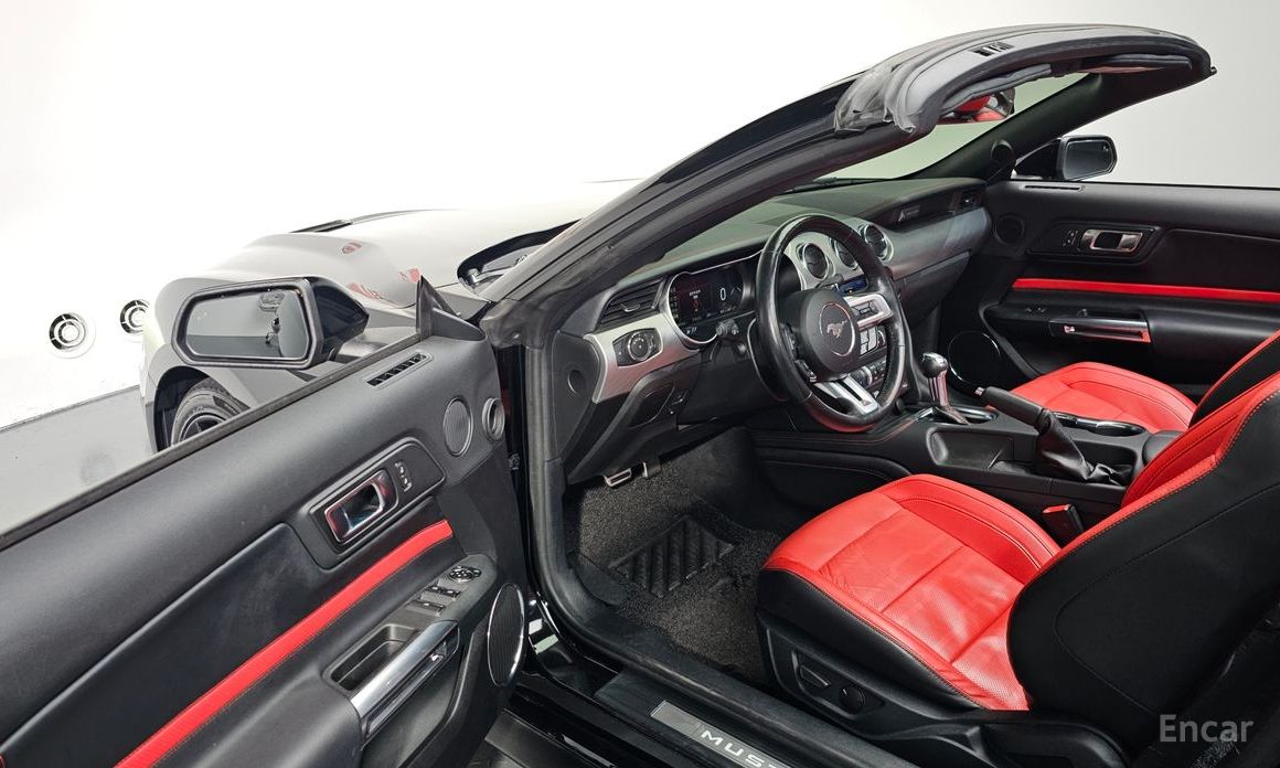 2023 Ford Mustang VI Рестайлинг Convertible с пробегом 32 174 км