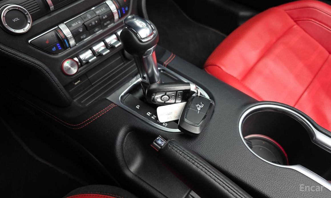 2022 Ford Mustang VI Рестайлинг Convertible с пробегом 45 024 км