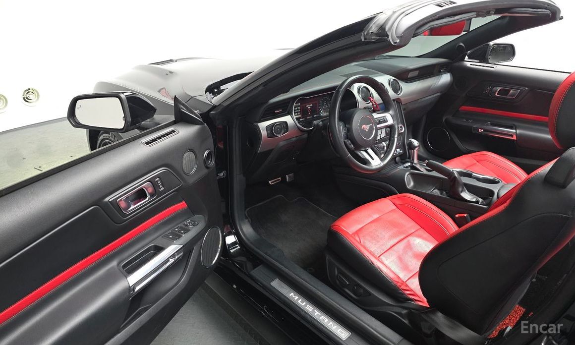 2022 Ford Mustang VI Рестайлинг Convertible с пробегом 45 024 км