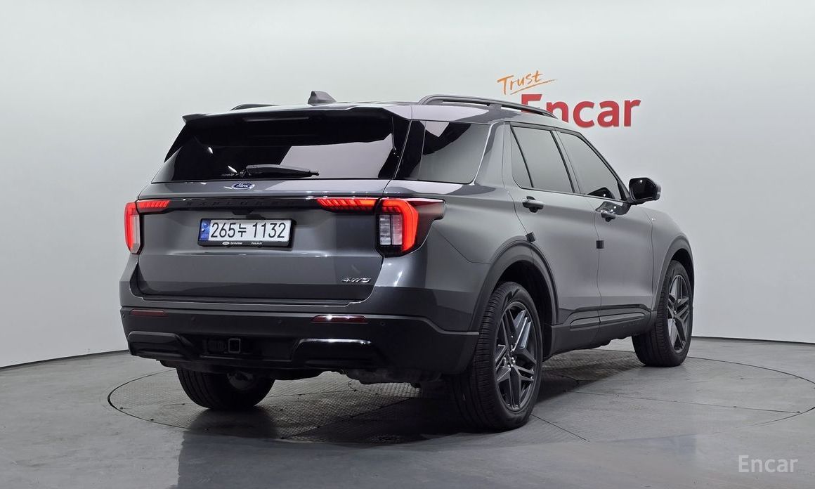 2024 Ford Explorer VI Рестайлинг 2.3 ST-Line 4WD с пробегом 8 885 км