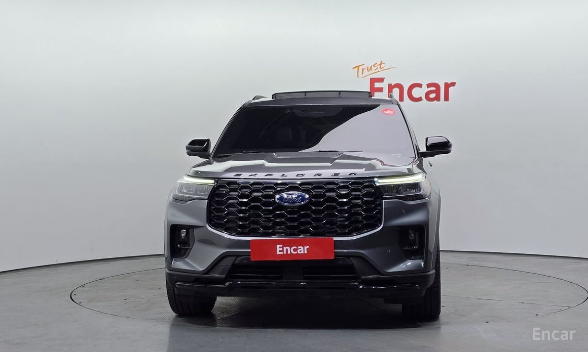 2024 Ford Explorer VI Рестайлинг 2.3 ST-Line 4WD с пробегом 8 885 км