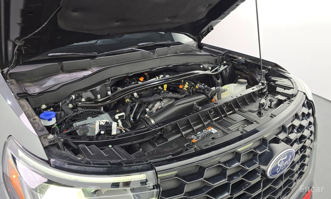 2024 Ford Explorer VI Рестайлинг 2.3 ST-Line 4WD с пробегом 8 885 км